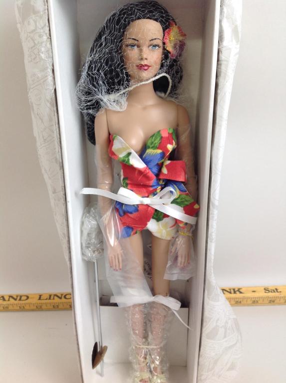 Effanbee, Brenda Starr Reporter DollTropical Holiday: Effanbee Doll, Brenda Starr Reporter Doll, Tropical Holiday Brenda Starr, BS9404, in original box