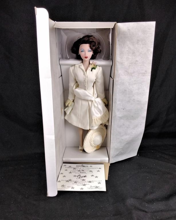 Ashton Drake, Gene, Gene in White Hyacinth Doll: Ashton Drake, Gene Collection, Gene in White Hyacinth Doll, 76065, in original box Mint Condition, in original box, please review images