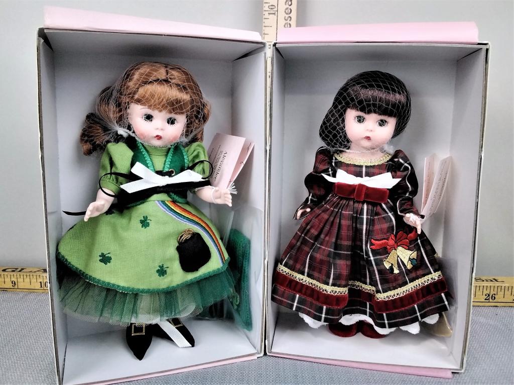 Madame Alexander Dolls, Happy Holidays to You and (1 of 3)