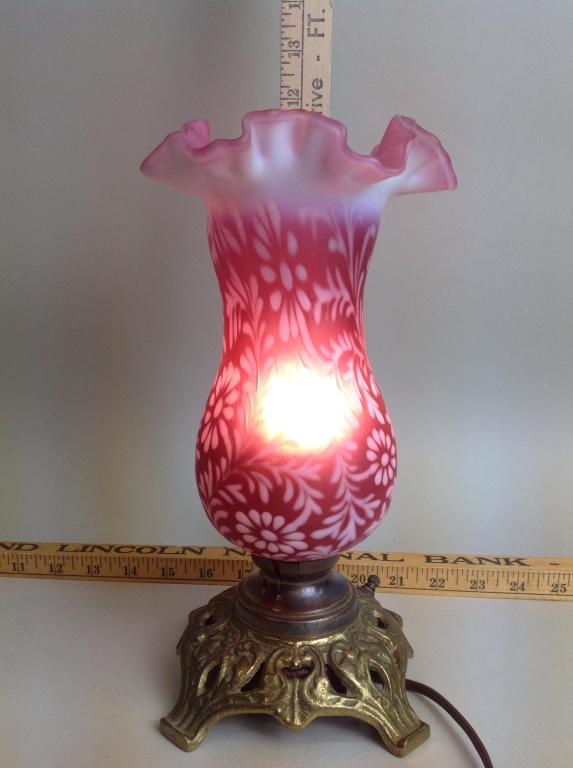 Cranberry Opalescent Daisy & Fern Lamp (1 of 5)