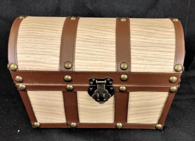 Tonner Doll Accessory, Halloween Treasure Trunk (1 of 2)