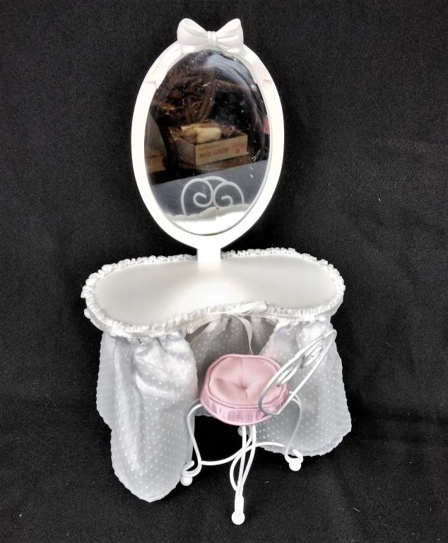 Tonner Doll Accessory, Vanity (1 of 1)