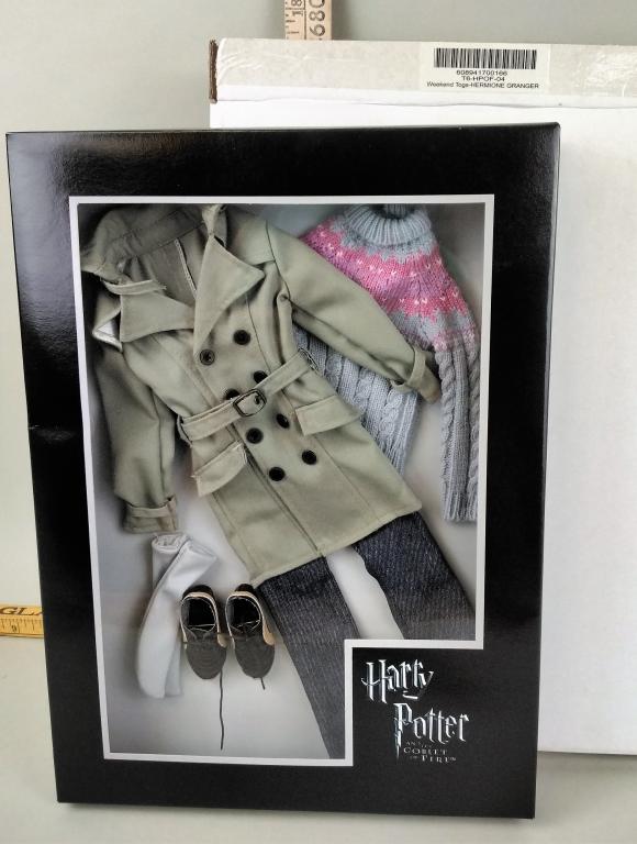 Tonner, Harry Potter and the Goblet of Fire Doll A: Tonner, Harry Potter and the Goblet of Fire Doll Accessory, Weekend Togs - Hermione Granger, T6-HPOF-04, in original box Mint Condition, in original box, please review images