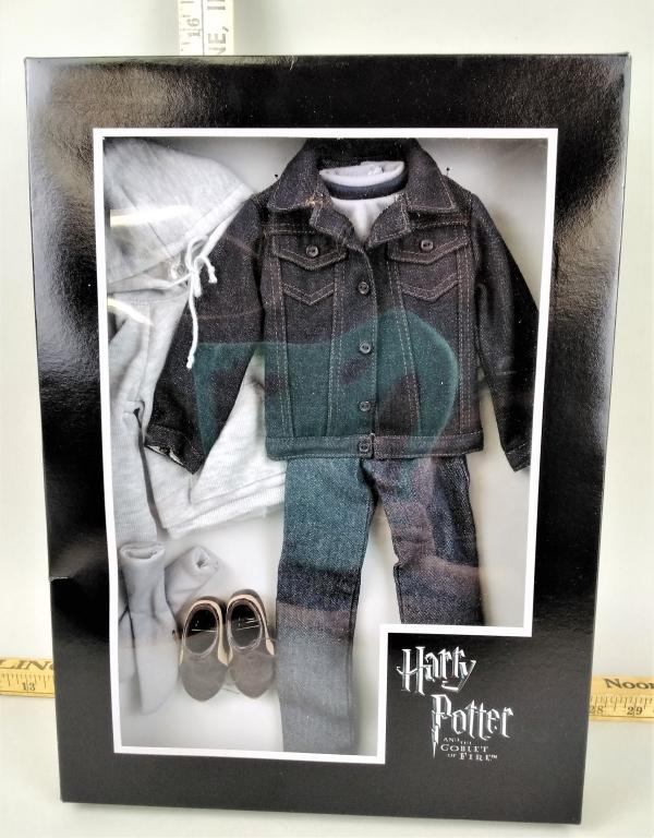 Tonner, Harry Potter and the Goblet of Fire Doll A: Tonner, Harry Potter and the Goblet of Fire Doll Accessory, Out of the Classroom - Harry Potter, T6-HPOF-01, in original box Mint Condition, in original box, please review images