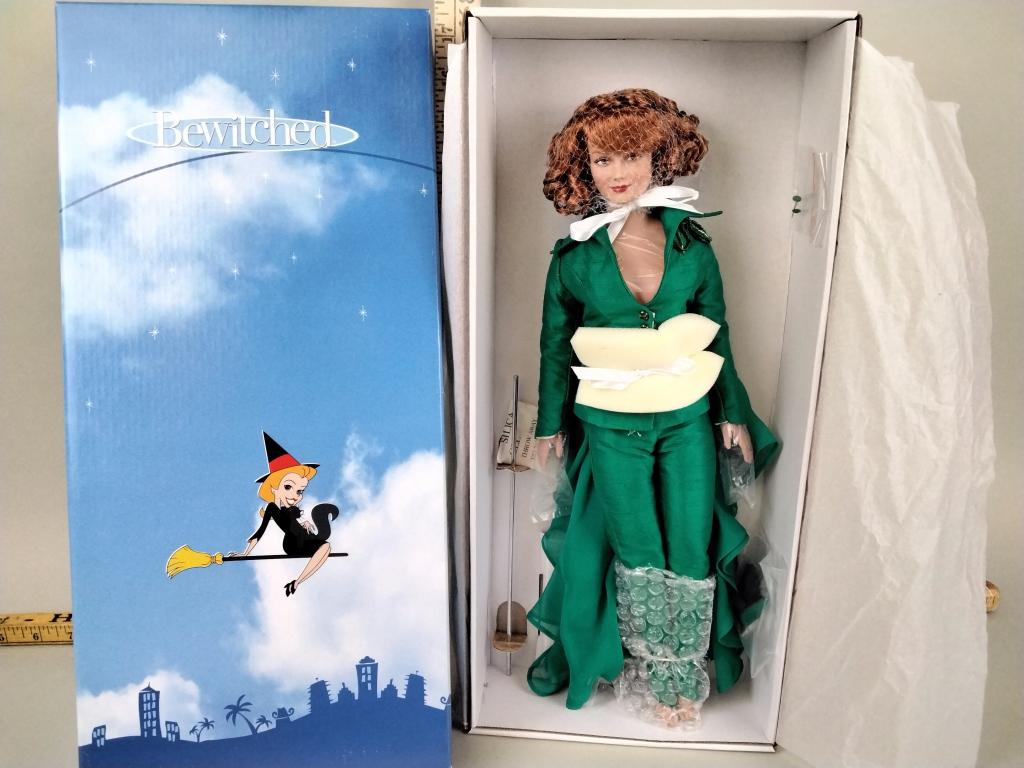Tonner, Bewitched, Classic Endora Doll: Tonner, Bewitched Collection, Classic Endora Doll, T5-J16D-3E-001, in original box Doll in mint condition, original box has some scuff marks, please review images