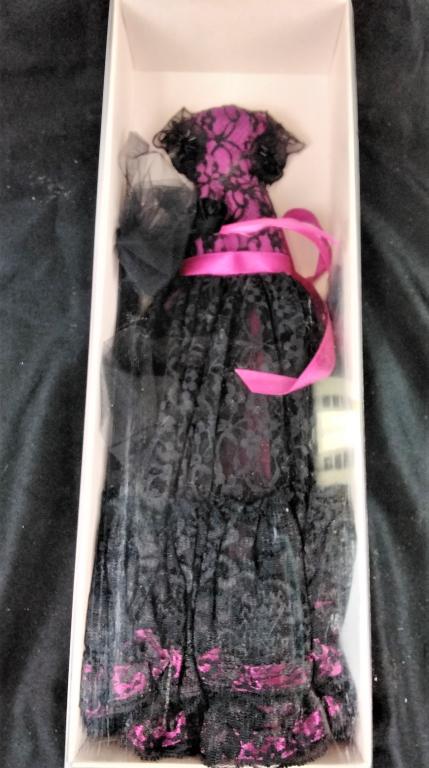 Madame Alexander Doll Accessory, High Drama Dress (1 of 1)