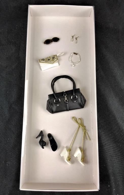 Madame Alexander Doll Accessory, Little Luxuries (1 of 1)