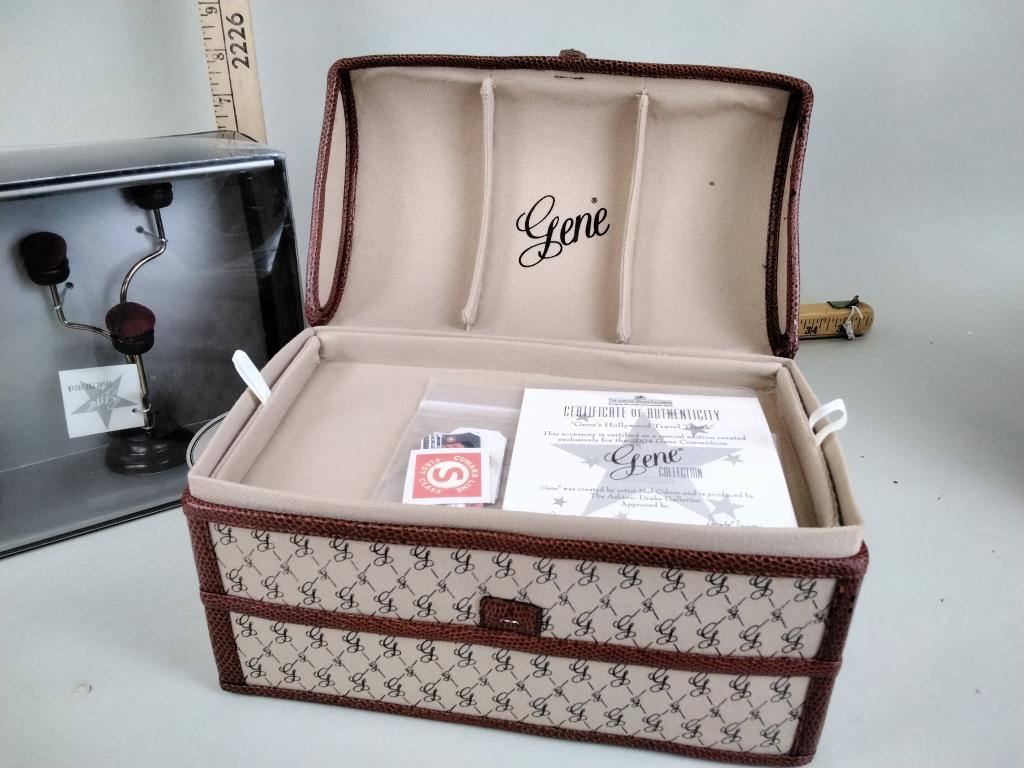 Ashton Drake, (2) Doll Accessories (1 of 4)