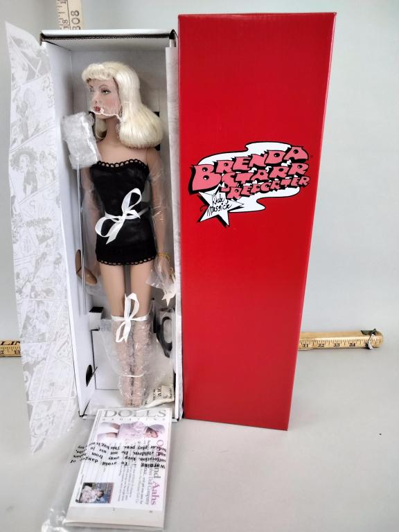 Effanbee, Brenda Starr Reporter, Divinely Daphne D: Effanbee Doll Company, Brenda Starr Reporter, Divinely Daphne Doll, BD0400, in original box Mint Condition, in original box, please review images