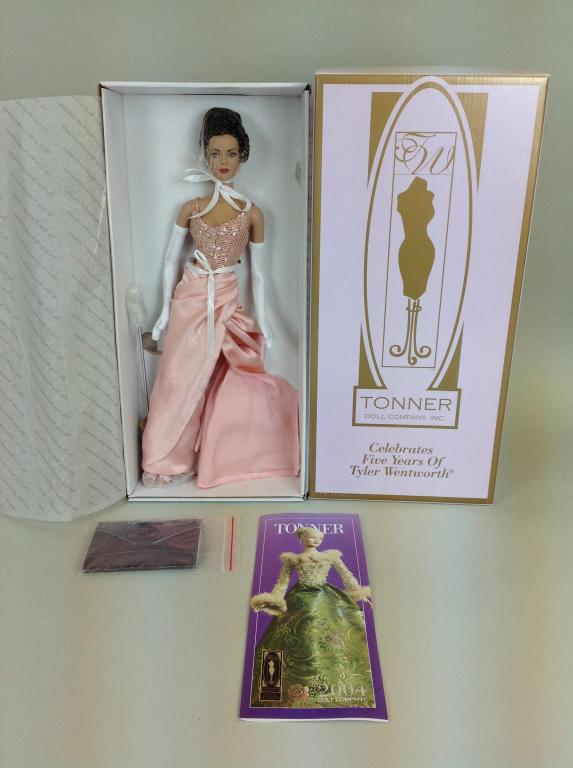 Tonner, Tyler Wentworth, Portrait Glamour: Tonner Doll company, Portrait Glamour Doll, TW9411, in original box Mint Condition, in original box, please review images