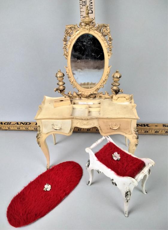 Vintage Barbie Doll Accessories (1 of 6)