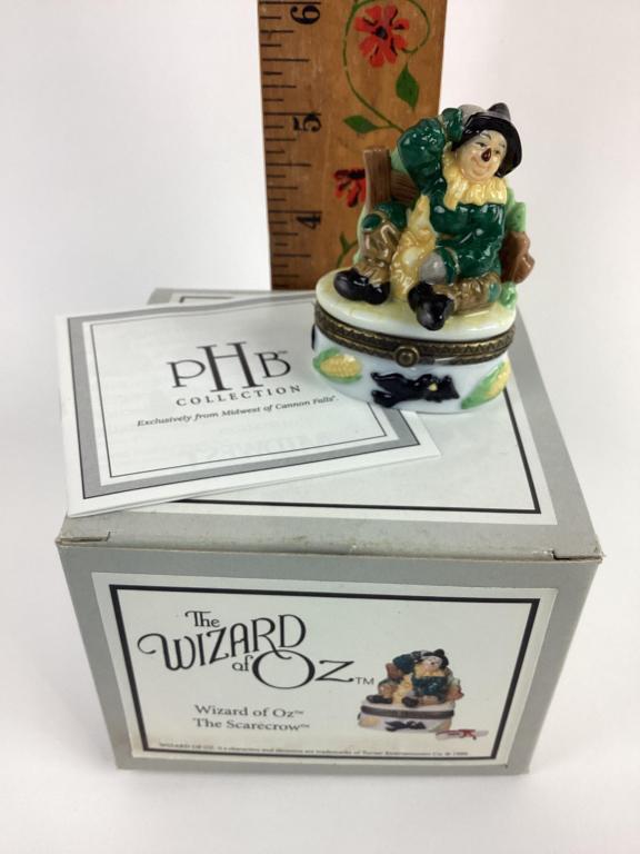 PHB Wizard of Oz Scarecrow Porcelain Trinket Box: PHB Wizard of Oz "The Scarecrow" porcelain trinket box.