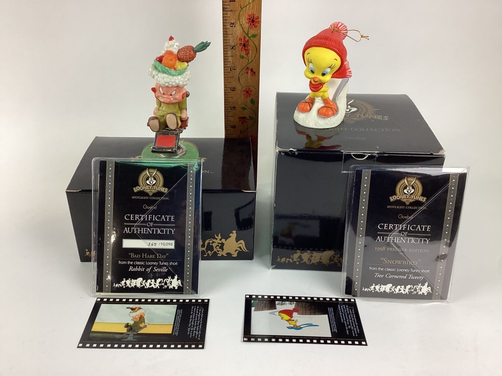 Goebel Looney Tunes Spotlight Collection, 1998 Premier Edition Snowbird from the Classic Looney: Goebel Looney Tunes Spotlight Collection, 1998 Premier Edition Snowbird from the Classic Looney Tunes short Tree Cornered Tweety Sculpture Figurine, Spotlight Looney Tunes Collection Bad Hare Day Elme