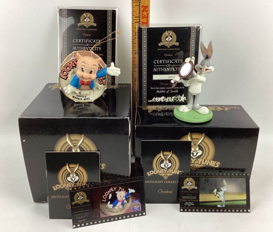 Goebel Looney Tunes Spotlight Collection, Porky Pig That's All Folks 75th Anniversary Edition (1 of 12)