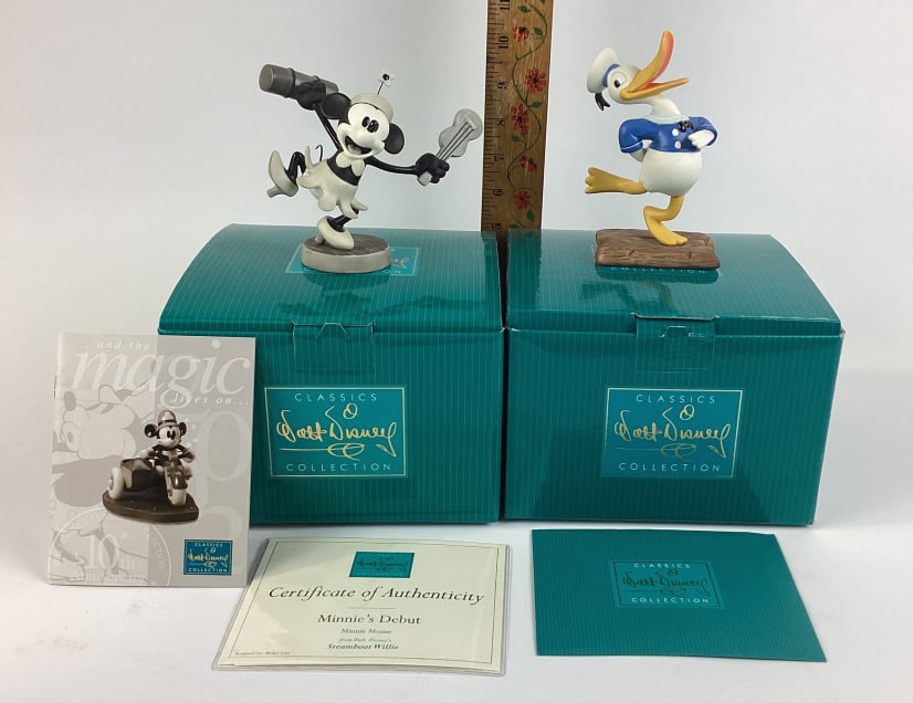 Walt Disney Classics Collection, Minnie's Debut Minnie Mouse Figurine from Stemaboat Willie Charter: Walt Disney Classics Collection, Minnie's Debut Minnie Mouse Figurine from Stemaboat Willie Charter Member, Donald's Debut Donald Duck Wise Little Hen Figurine