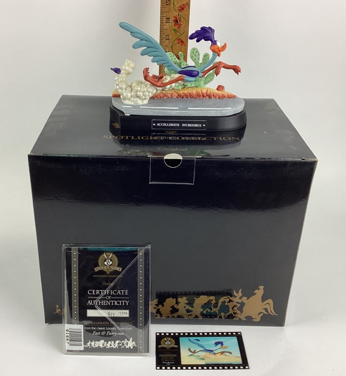 Goebel Looney Tunes Spotlight Collection, Accellerattii Incredibus Fast & Furry-ous Roadrunner: Goebel Looney Tunes Spotlight Collection, Accellerattii Incredibus Fast & Furry-ous Roadrunner Sculpture Figurine