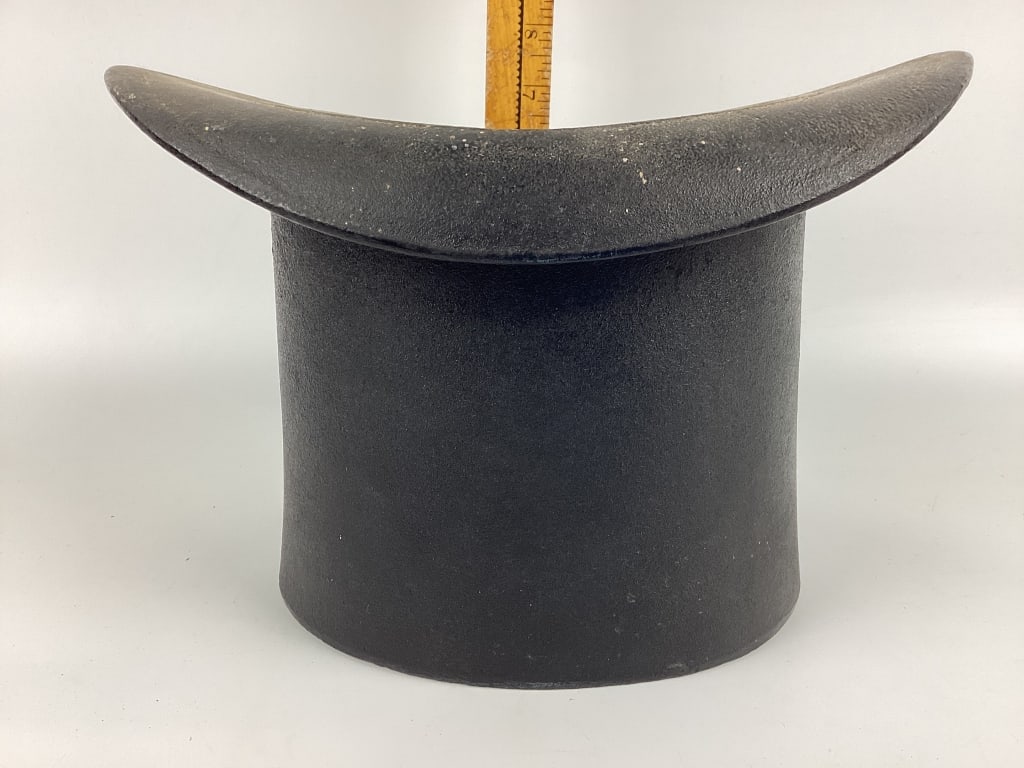 MCM Vintage Enameled Iront Top Hat Spittoon (1 of 4)