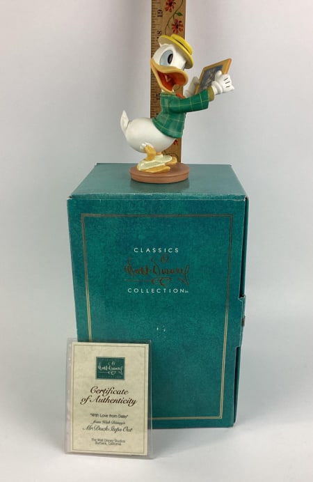 Walt Disney Classics Collection, Dondald Duck Mr. Duck Steps Out With Love from Daisy, Ceramic (1 of 4)
