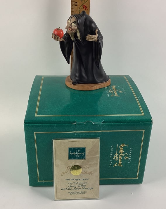 Walt Disney Classics Collection, Witch Ceramic Figurine Take the apple, dearie, from Walt Disney's (1 of 8)