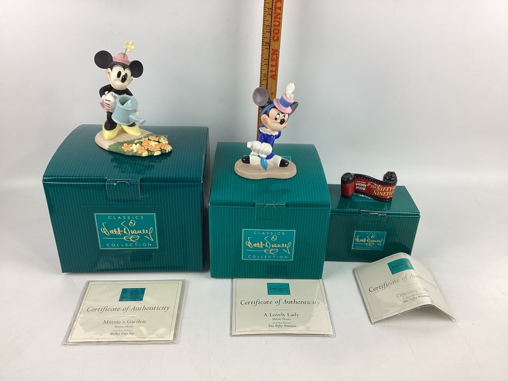 Walt Disney Classics Collection, Minnie's Garden Minnie Mouse Sculpture from Walt Disney's Mickey (1 of 9)