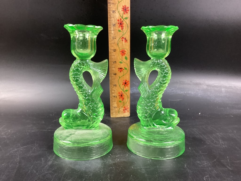 Dolphin Glass 花瓶 薄緑色 本金散りばめ アンティーク　美品 Dolphin Glass 花瓶 薄緑色 本金散りばめ アンティーク 美品 グリーン