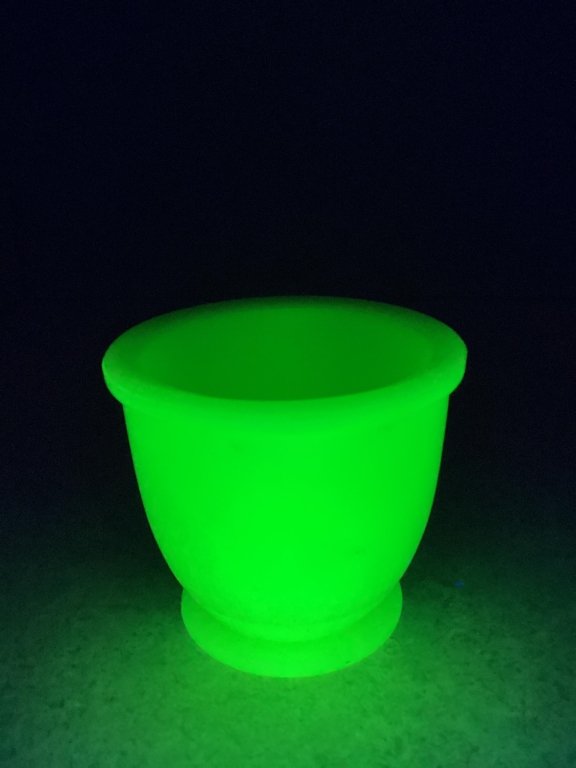 Uranium Jadeite Glass Mortar: Uranium Jadeite Glass Mortar Good condition with no chips or cracks. Please review the images for condition and dimensions.
