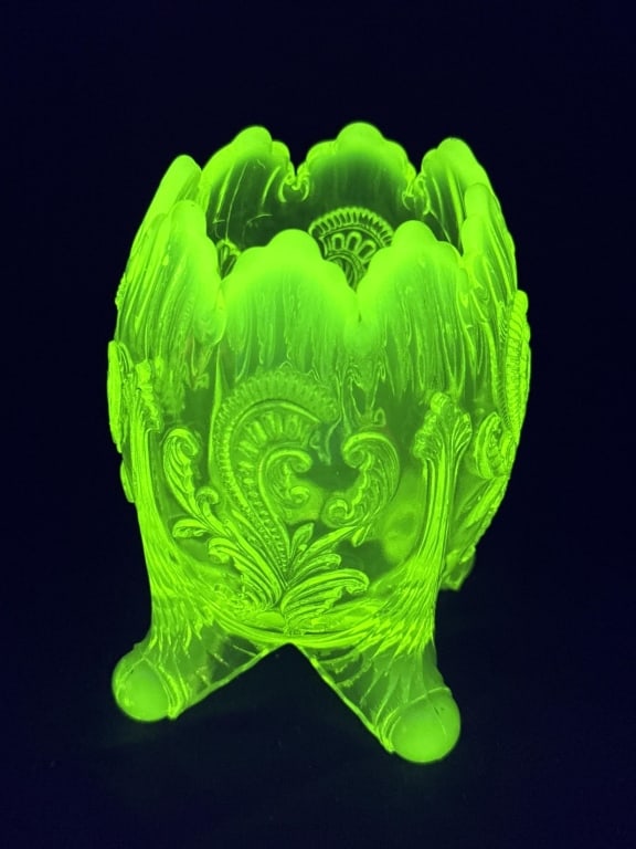 Northwood Uranium Vaseline Opalescent Rose Bowl (1 of 9)