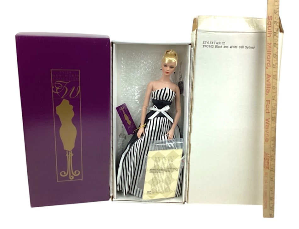 Tonner Doll Company, Black and White Ball Sydney, Tyler Wentworth Collection (1 of 4)