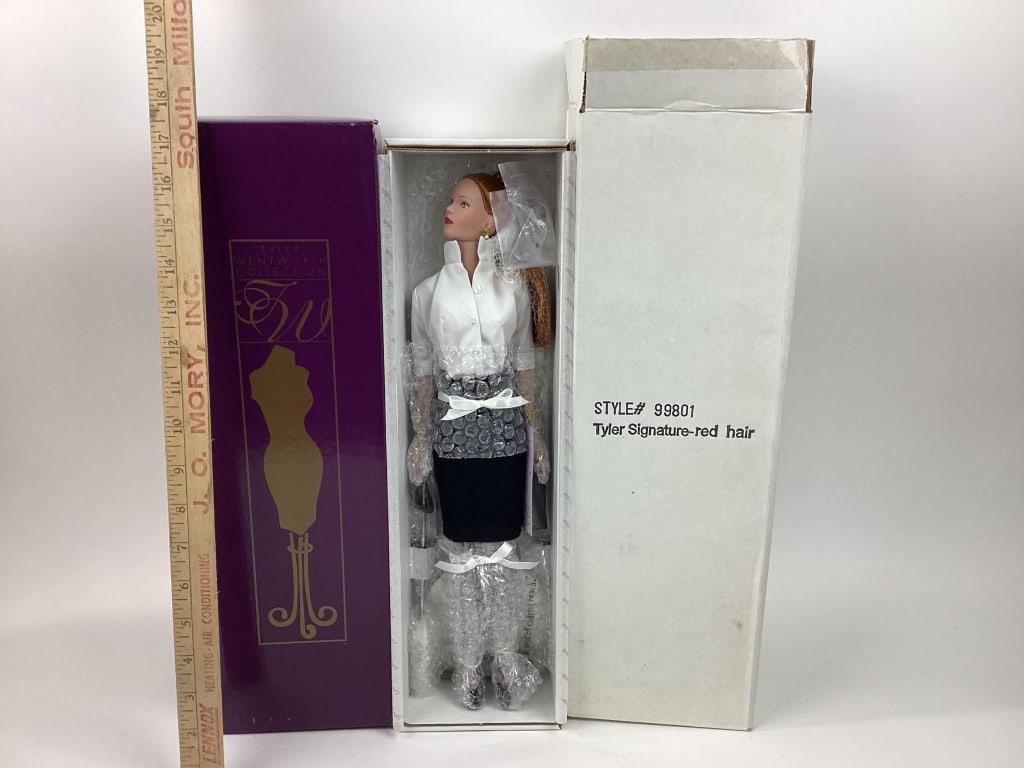 Tonner Doll Company, Tyler Signature Style Red Hair, Tyler Wentworth Collection (1 of 5)