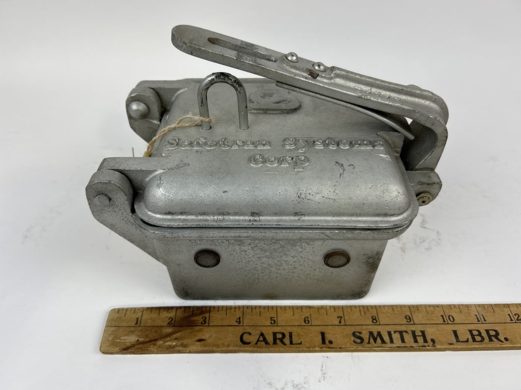 Safetran Railroad Crossing Push Button Box (1 of 5)