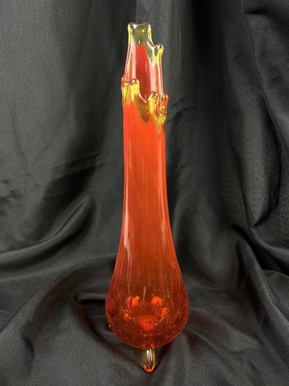 MCM L. E. Smith Amberina Swung Glass Vase: MCM L. E. Smith Amberina Swung Glass Vase