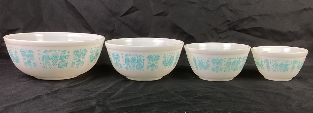 (4) Pyrex Amish Butter Print Mixing Bowls (1 of 12)