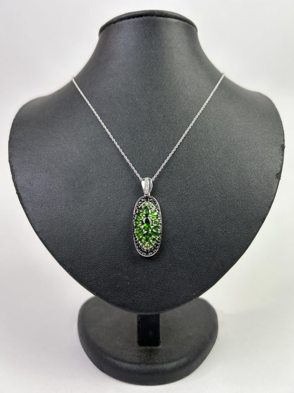 Sterling Green Diopside & Black Onyx Pendant Necklace: Sterling Green Diopside & Black Onyx Pendant Necklace. Total weight inclusive of all materials: 9.068 grams.