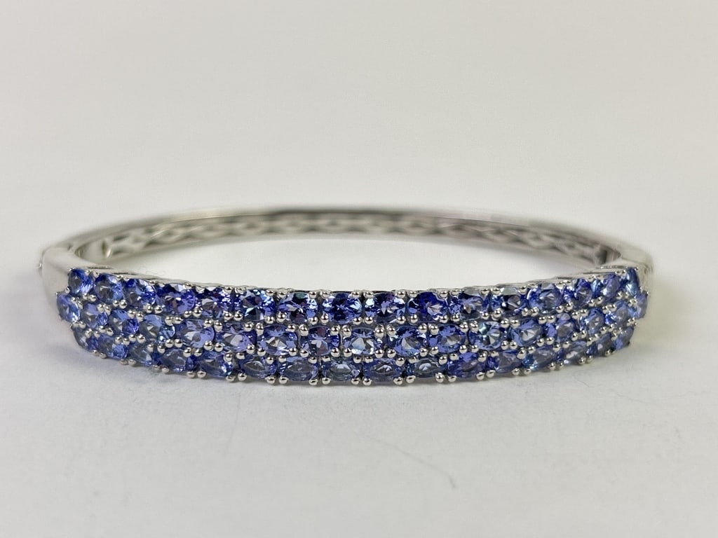 Sterling & Tanzanite Bracelet 23.6 Grams: A sterling silver and tanzanite bracelet. Total weight inclusive of all materials: 23.6 grams.