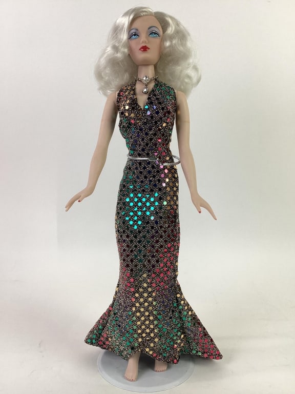2000 Simply Gene Platinum Doll in Ball Gown: 2000 Simply Gene Platinum Doll in Ball Gown