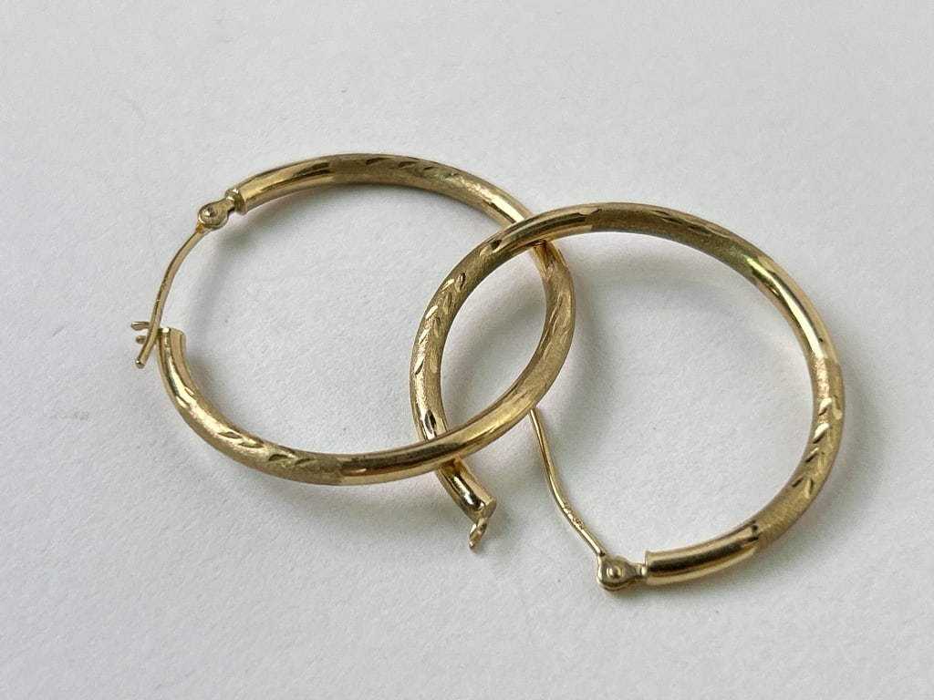 Pair 10k Gold Hoop Earrings 0.803 grams (1 of 3)