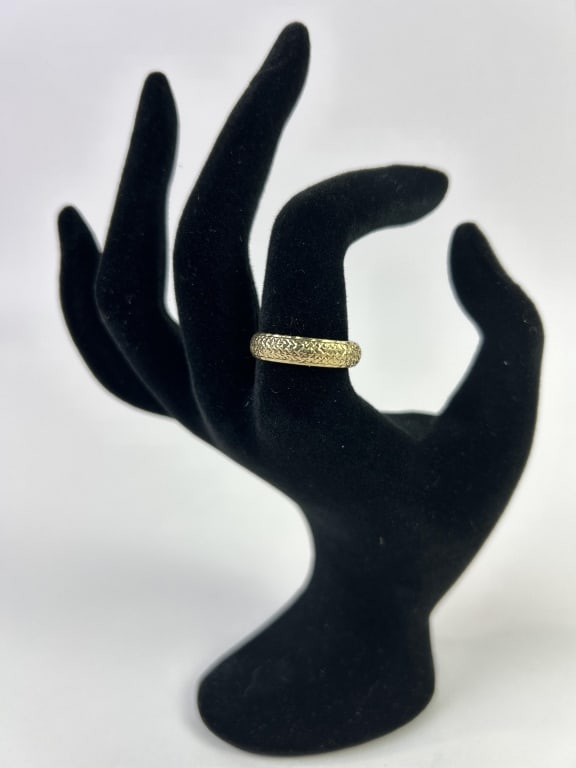 10k Gold Ring Size 9. 0.789 grams.: 10k Gold Ring Size 9. 0.789 grams.