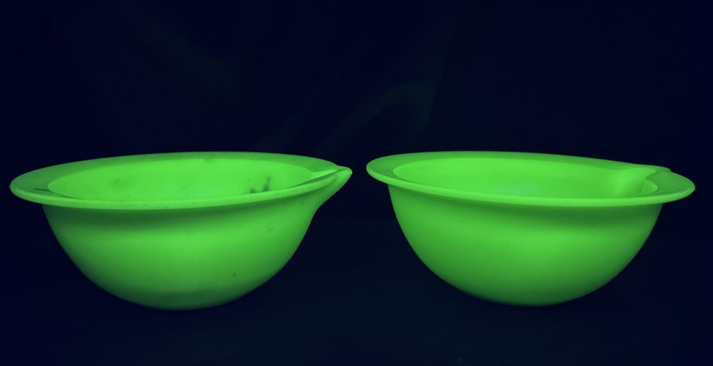 McKee Uranium Jadeite Mixing Bowls With Pour Spouts (1 of 11)