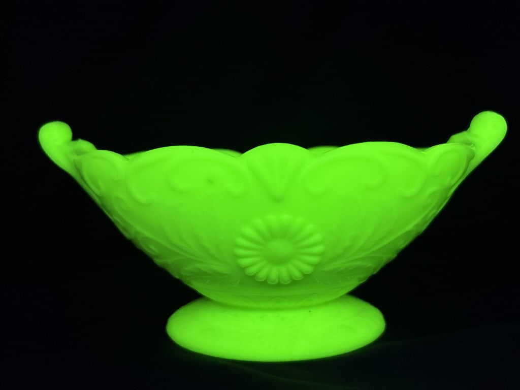 McKee Uranium Jadeite Green Milk Glass Autumn Footed Bowl (1 of 10)