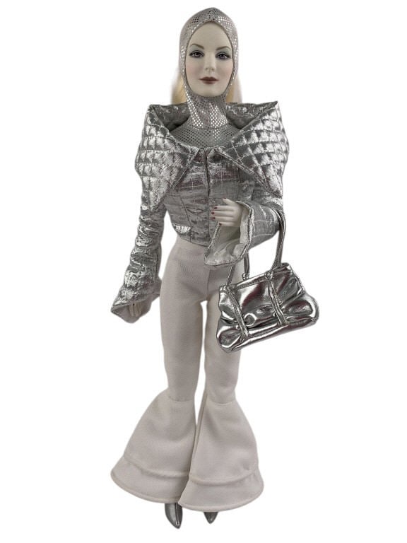 2007 Robert Tonner Doll-Cosmic Jetset-Luna (1 of 9)