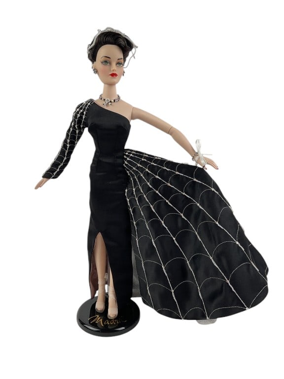 2000 Madra Black Widow Doll (1 of 13)