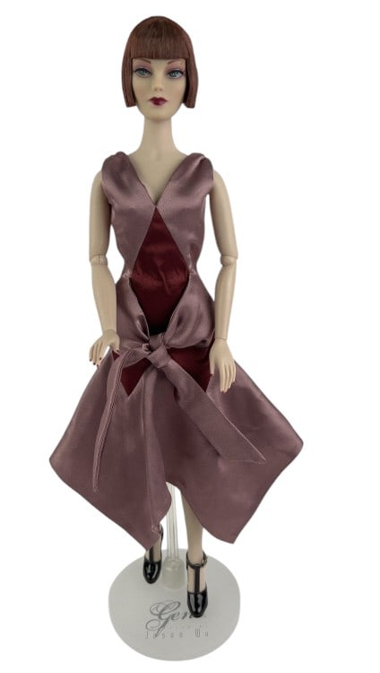 2009 Madra Silhouette of the 20's Doll: 2009 Madra Sihouette of the 20's Doll, complete, COA