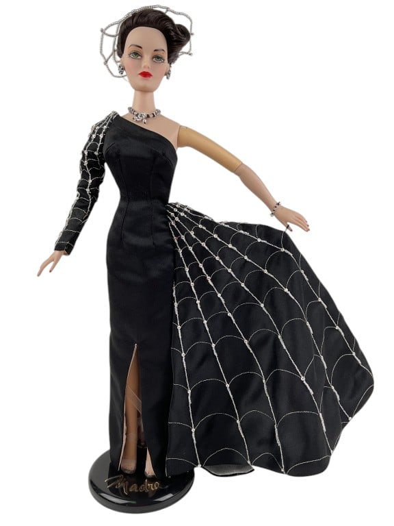 2000 Madra Black Widow Doll (1 of 12)