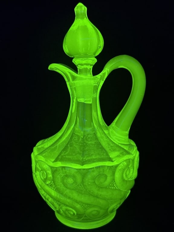 Northwood Victorian EAPG Uranium Glass S-repeat Cruet Circa 1902-1910: Measures approximatley 7.5 inches including stopper.