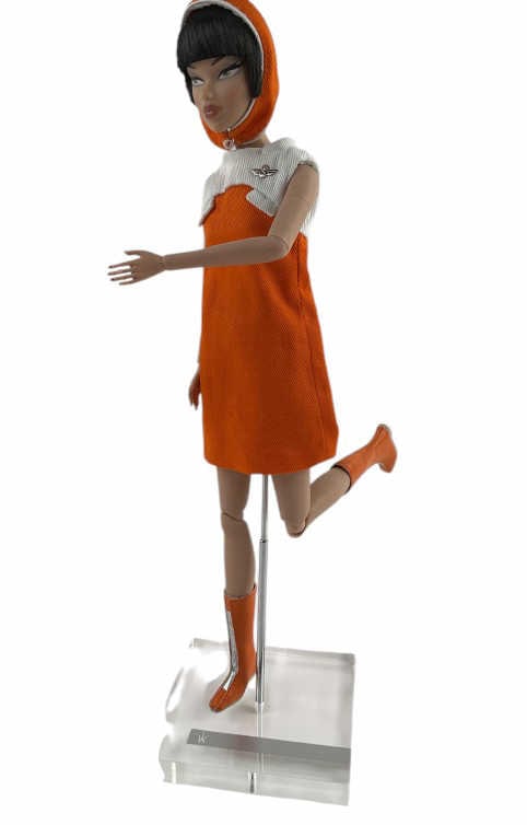 2006 Monsieur Z Fly Girl Jason Wu- Intergrity Toys Doll: 2006 Monsieur Z Fly Girl Jason Wu-Integrity Toys Doll, missing gloves, stockings, accessories, No in original box, replacement stant, No COA