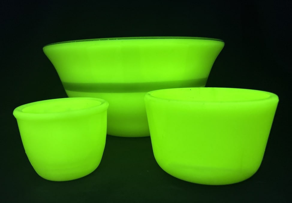 McKee Uranium Custard Dishes and Green Banded Mixing Bowl (1 of 8)