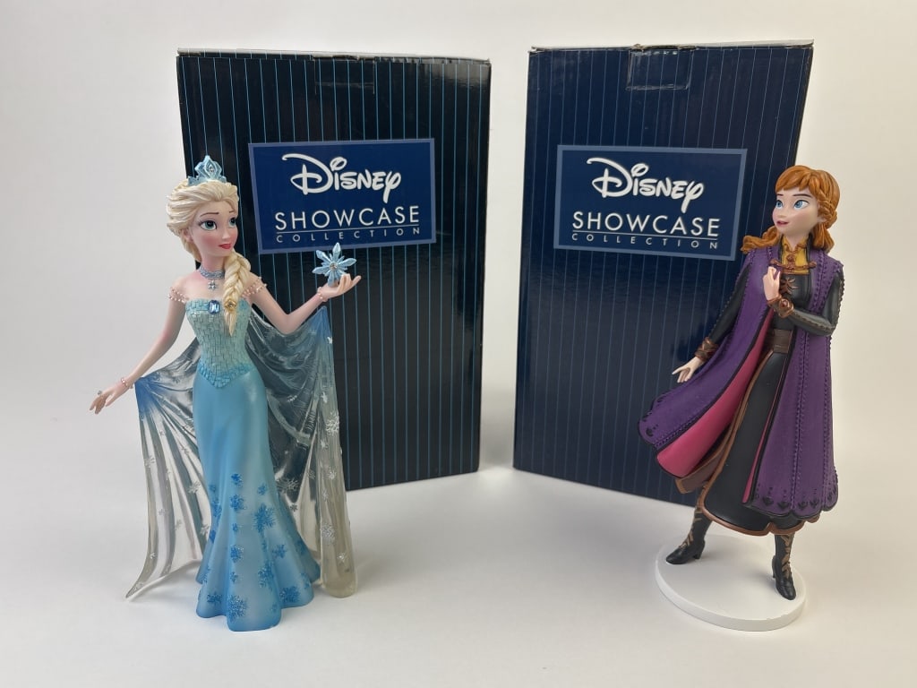 Anna and Elsa  Disney Showcase Collection Figurines (1 of 4)