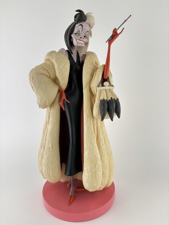 Cruella de Vil Figurine (1 of 4)