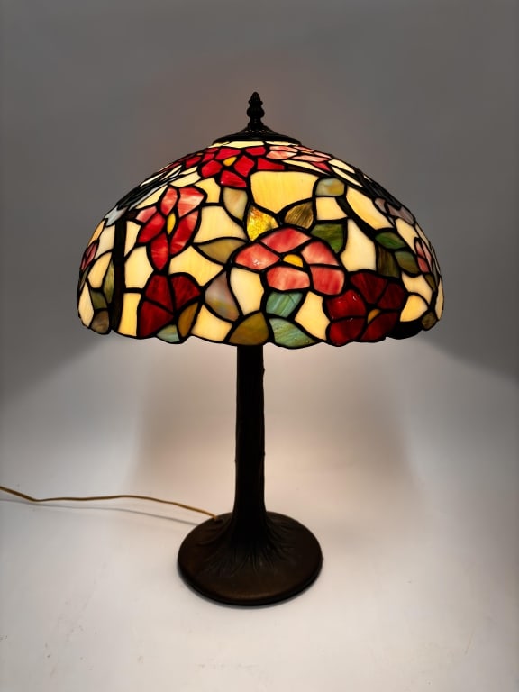 Decorative Table Lamp with Stained-Glass Top (1 of 3)