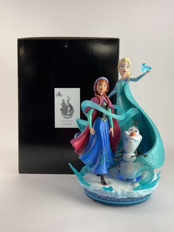 Frozen Anna, Elsa, and Olaf 10th Anniversary Figurine. (1 of 4)